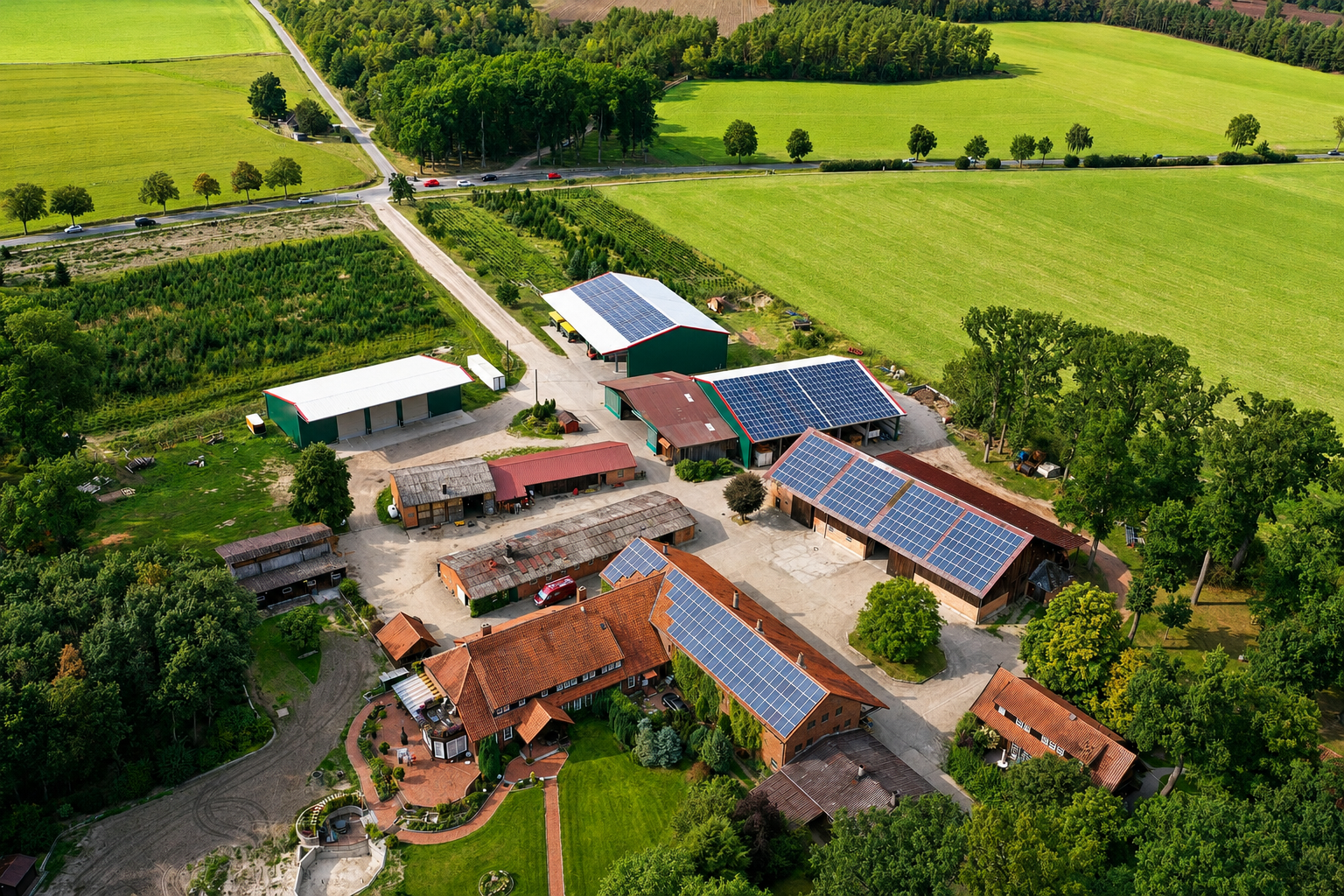 Der Hof von Bauer Tewes aus der Luft